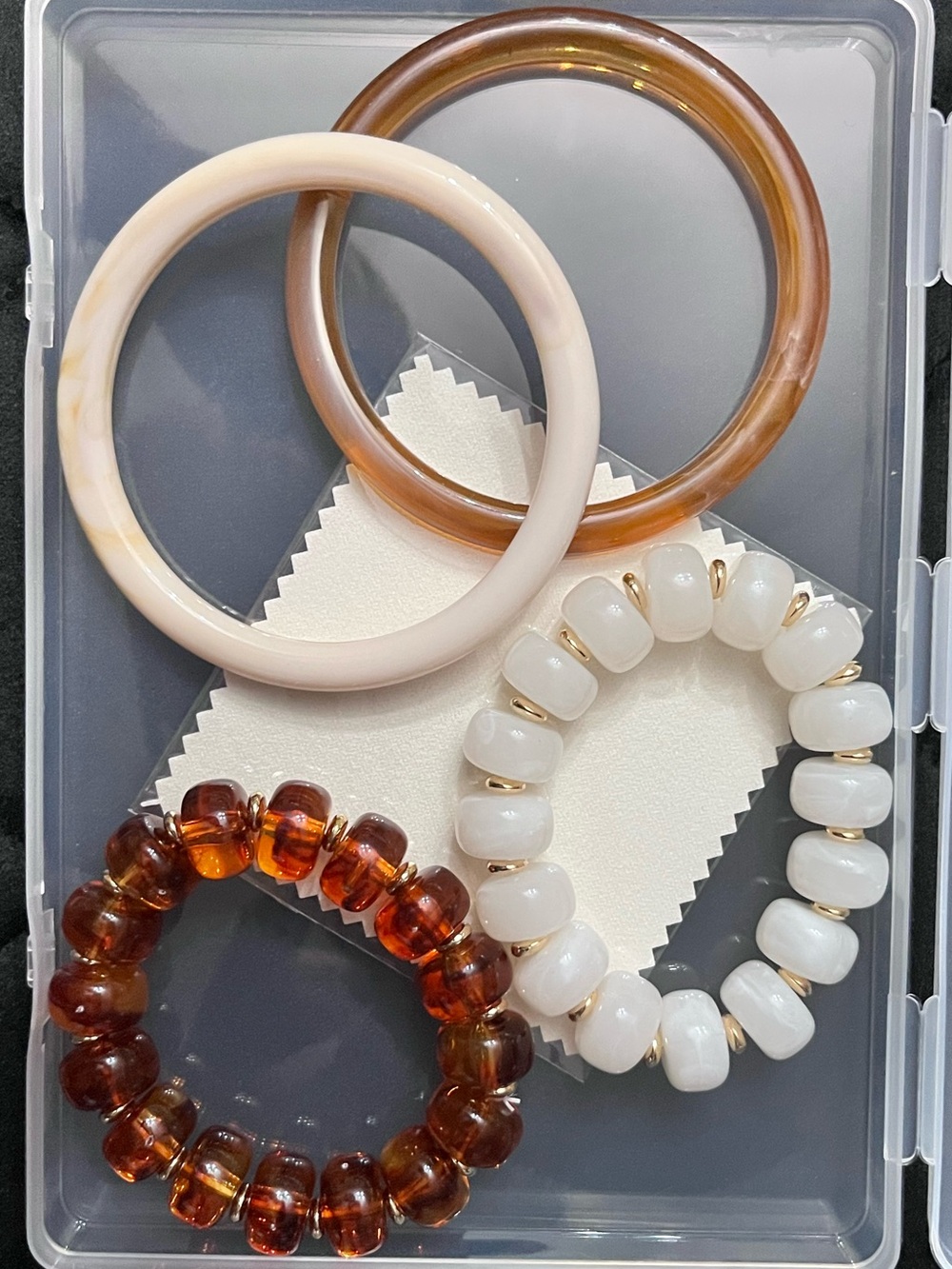 4 Piece Resin Minimalistic Modern Bangle & Stretch Bracelet Set